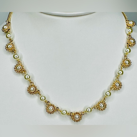SOLD. Pearls & Gold Link Necklace - Picture 4 of 4